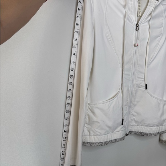 Lululemon Women's White Hooded Jacket - Picture 9 of 17